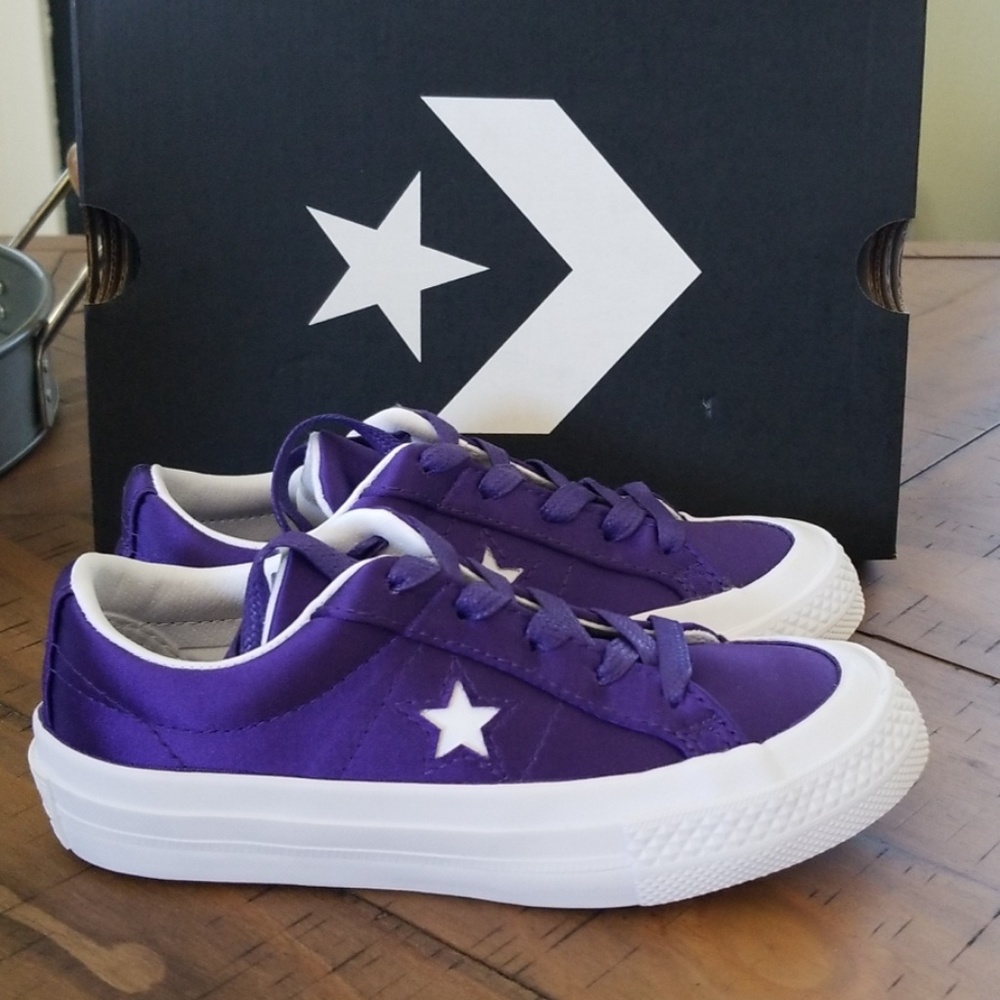 🆕️ Girls Converse One Star Ox